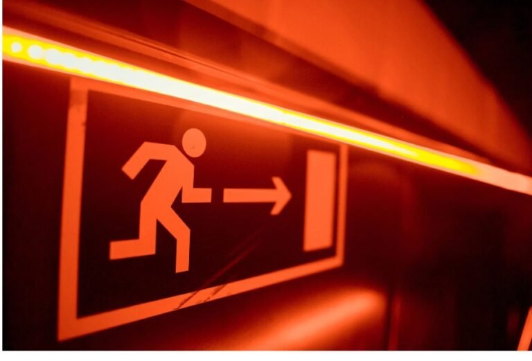 How Emergency Lights Enhance Safety During Fire Evacuations